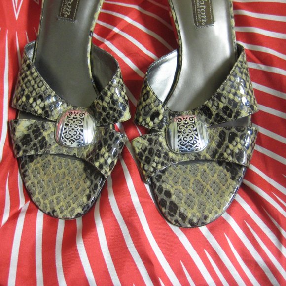 ❤️BRIGHTON Kaye Python Snake Print Leathe Silver Accent Slide Sandals Shoes 8.5 - Picture 3 of 5